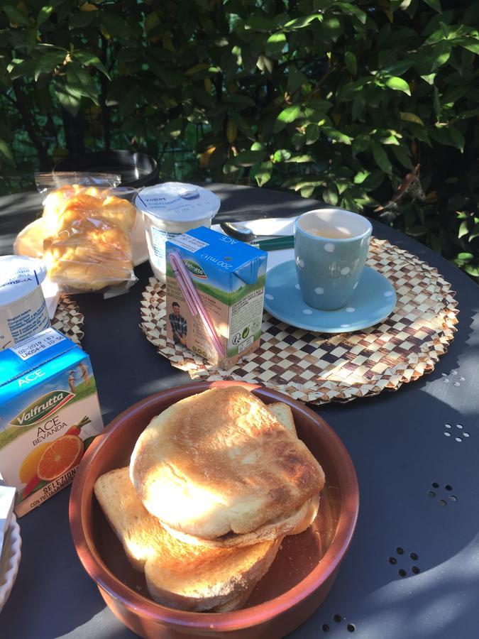 チェルノッビオ Casa La Viola Blu Bed & Breakfast エクステリア 写真