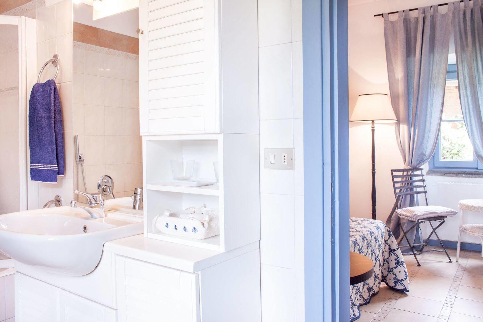 チェルノッビオ Casa La Viola Blu Bed & Breakfast エクステリア 写真