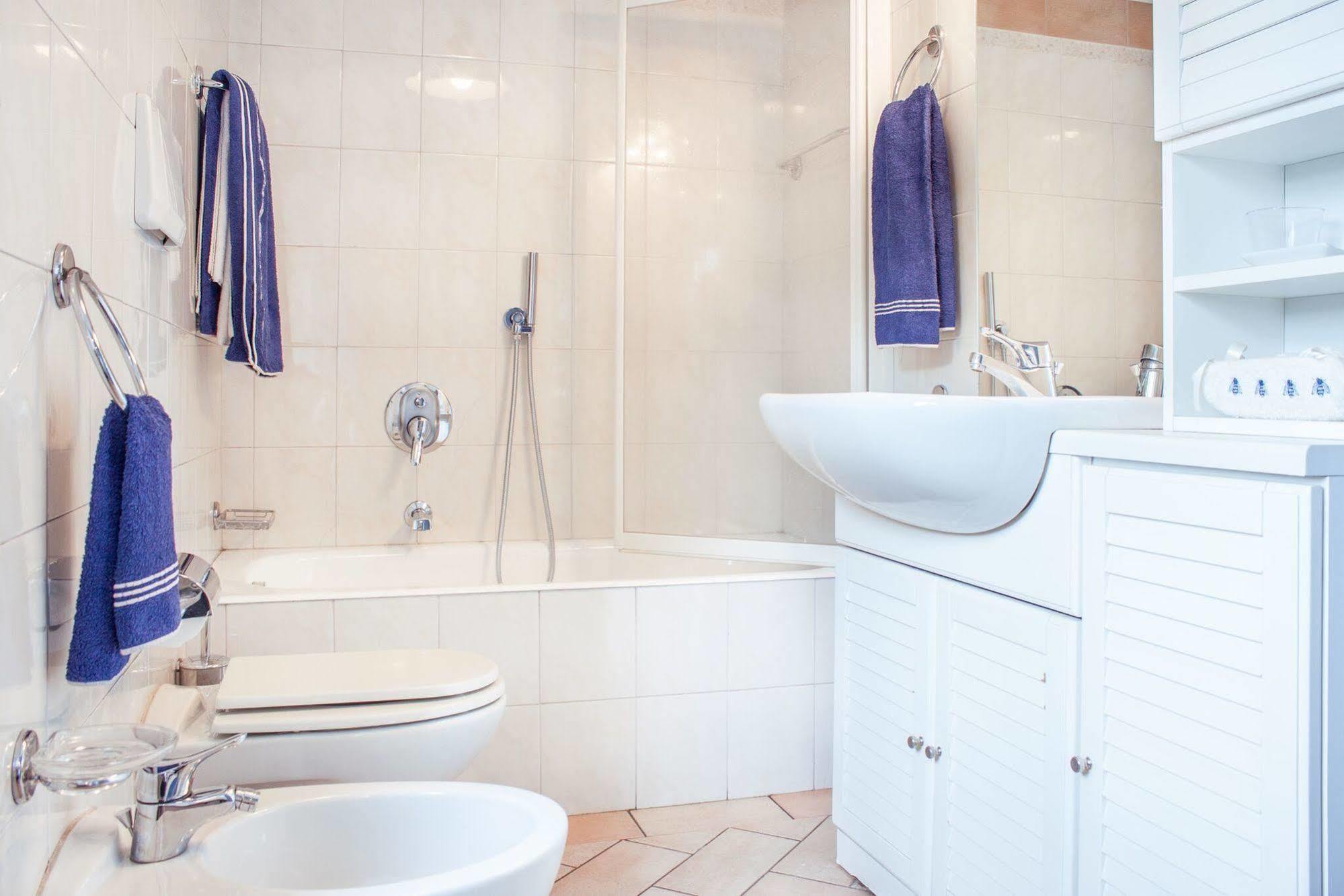チェルノッビオ Casa La Viola Blu Bed & Breakfast エクステリア 写真