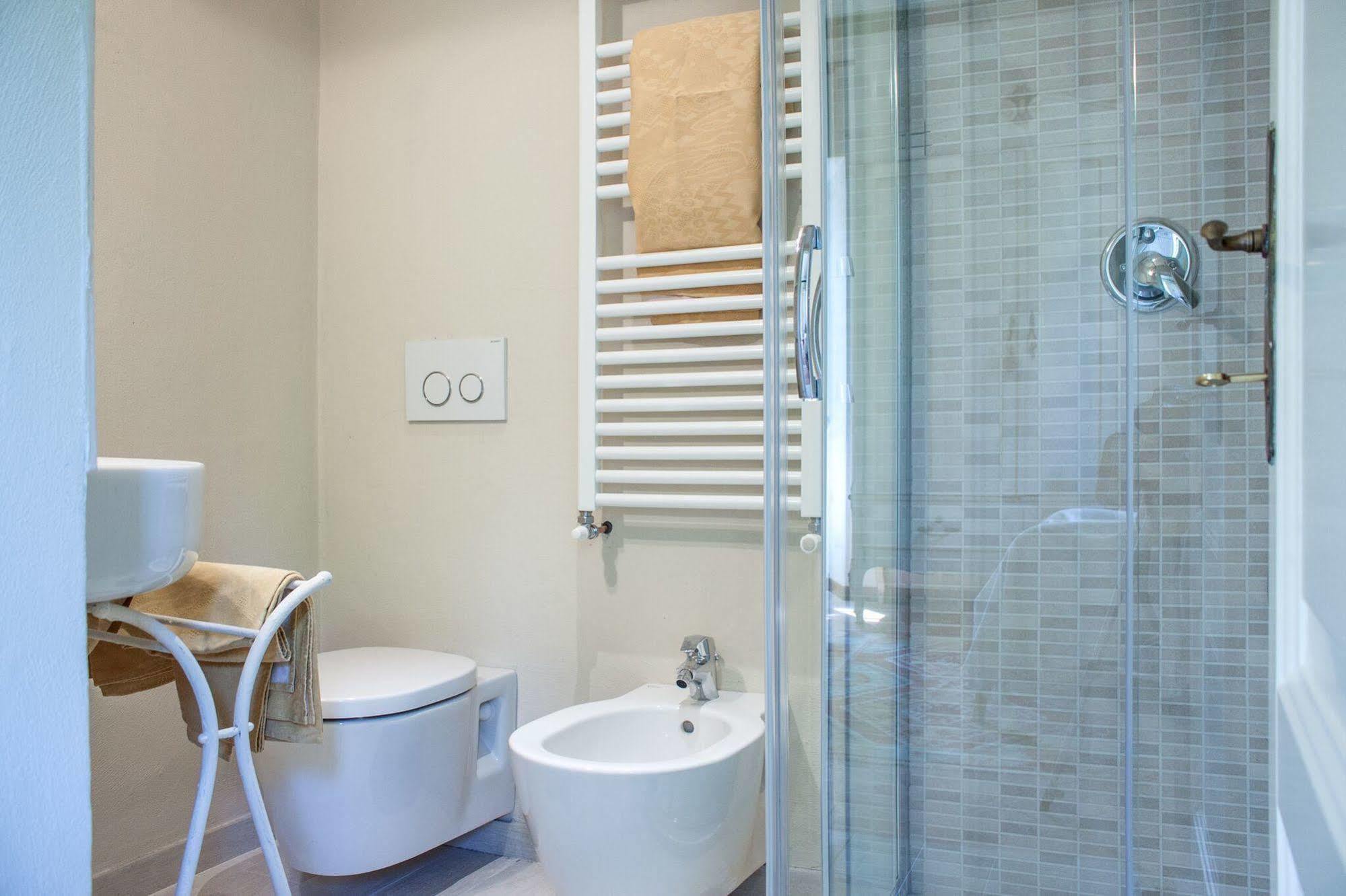 チェルノッビオ Casa La Viola Blu Bed & Breakfast エクステリア 写真
