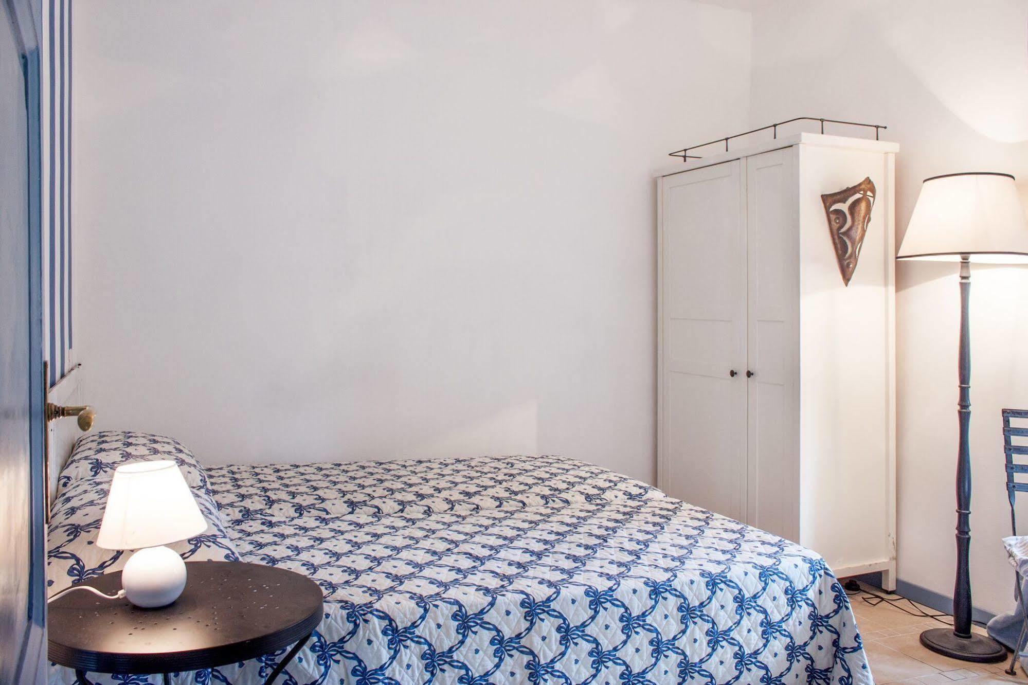 チェルノッビオ Casa La Viola Blu Bed & Breakfast エクステリア 写真
