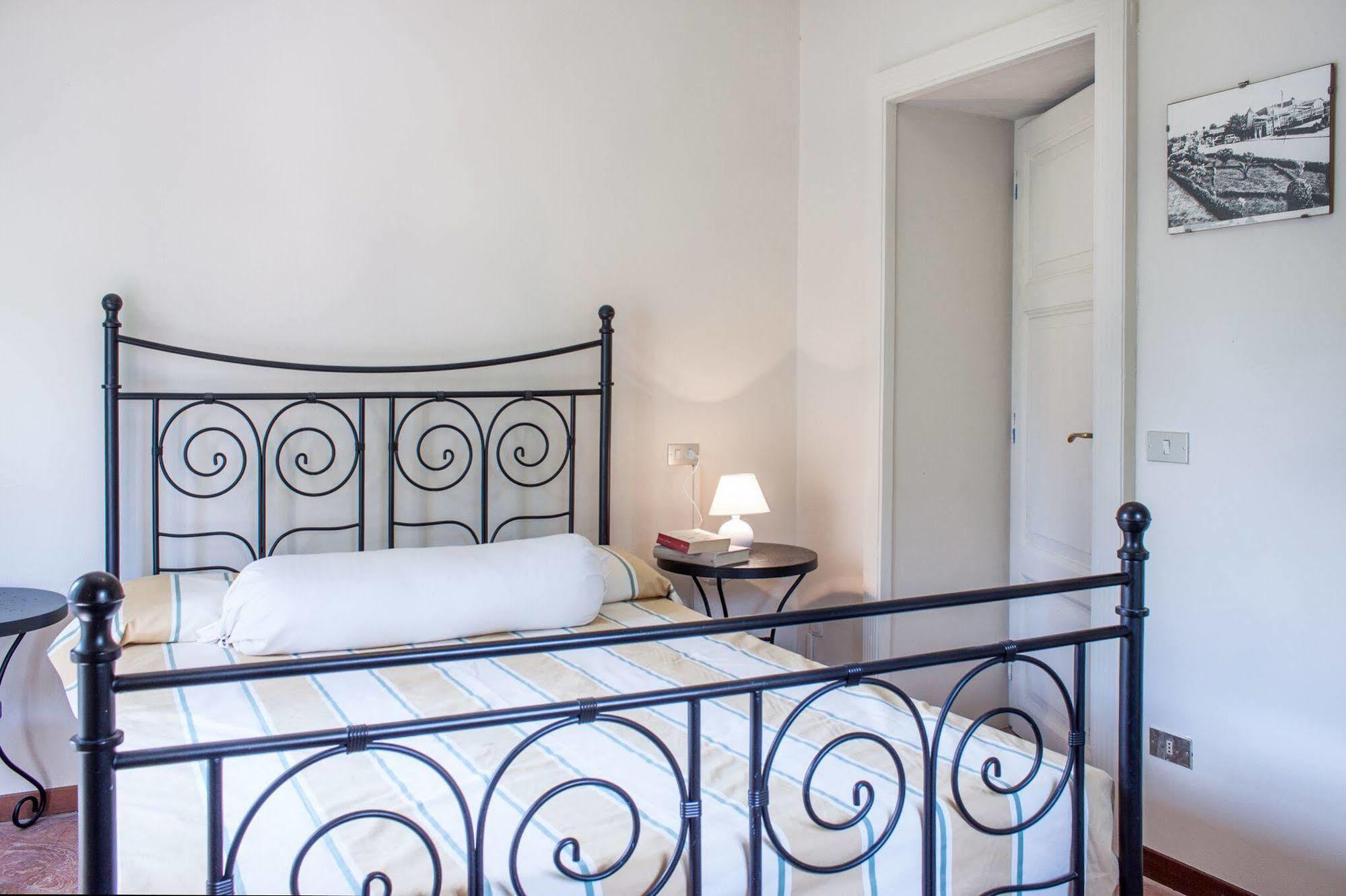 チェルノッビオ Casa La Viola Blu Bed & Breakfast エクステリア 写真